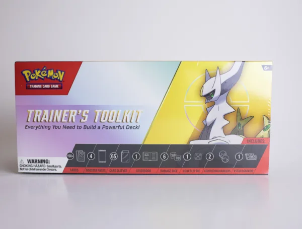 Pokémon Trainer's Toolkit 2023 - Startkort, 4 Boosters & tillbehör!